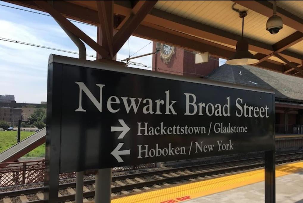Act Now 40 Off! Stop Browsing Book 4Queen Bds Newark Exterior photo